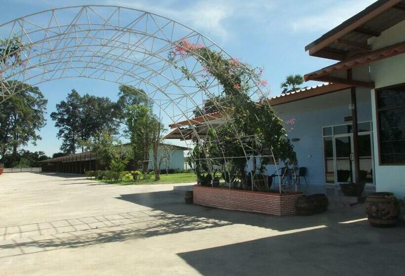 בית מלון כפרי Chao Phraya Home