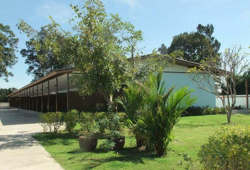 בית מלון כפרי Chao Phraya Home