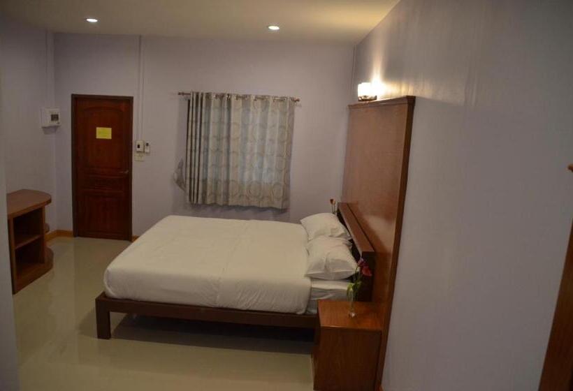 בית מלון כפרי Chao Phraya Home