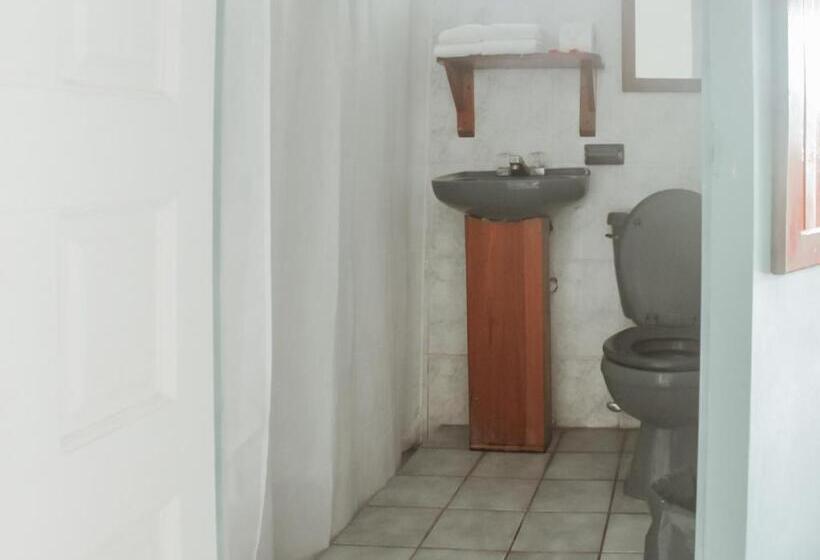 Отель Drift Inn Cayo