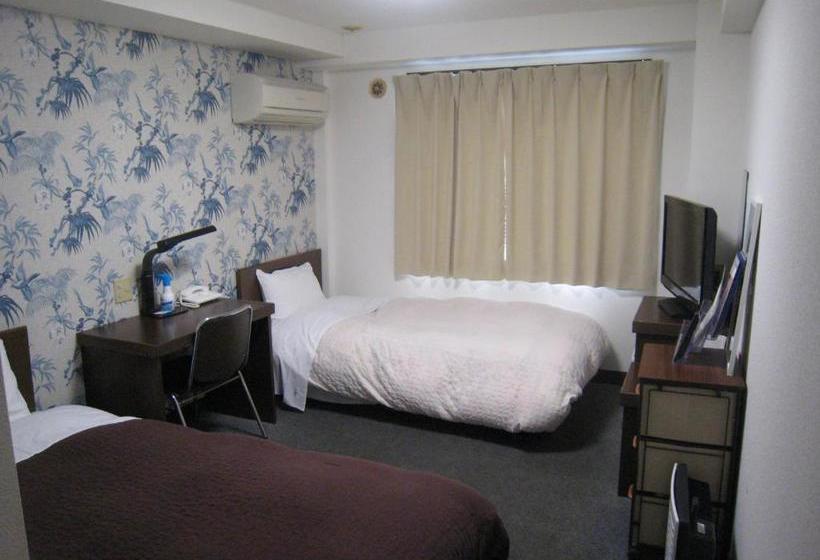 בית מלון כפרי First  Taketoyo