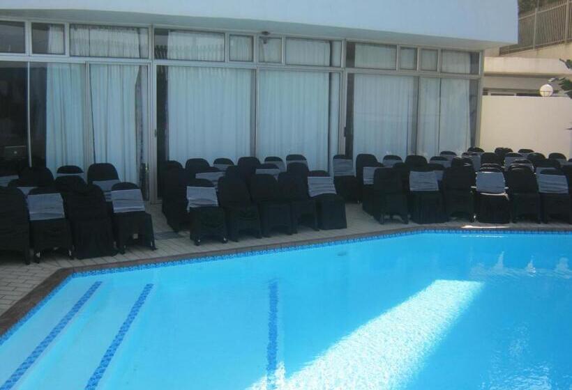 בית מלון כפרי La Mercy Beach