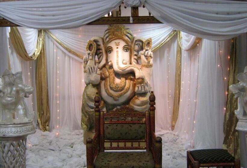 בית מלון כפרי La Mercy Beach