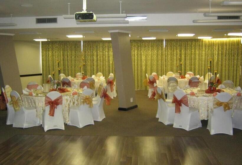 בית מלון כפרי La Mercy Beach