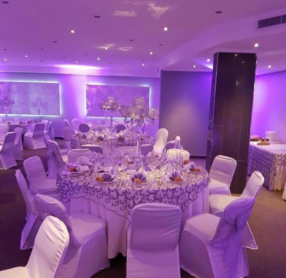 בית מלון כפרי La Mercy Beach