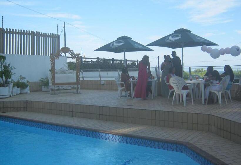 בית מלון כפרי La Mercy Beach