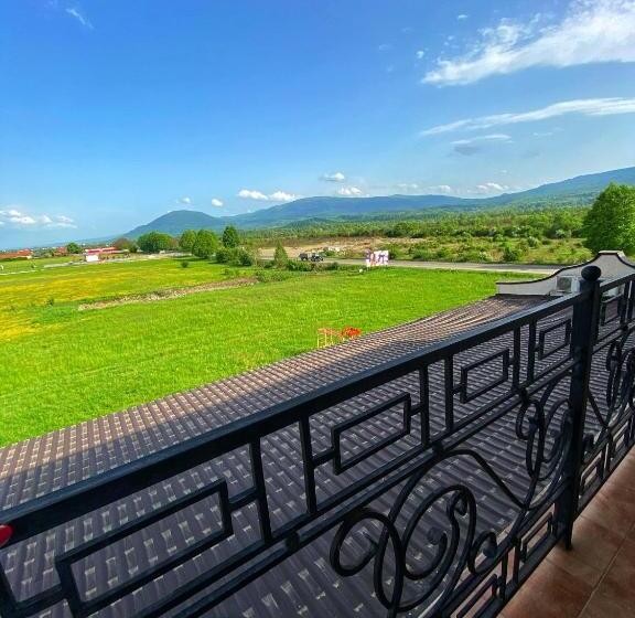 בית מלון כפרי New Continent