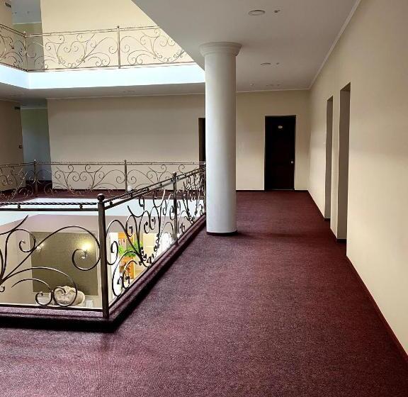 فندق New Continent