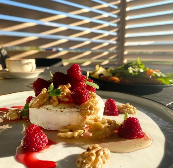 בית מלון כפרי New Continent