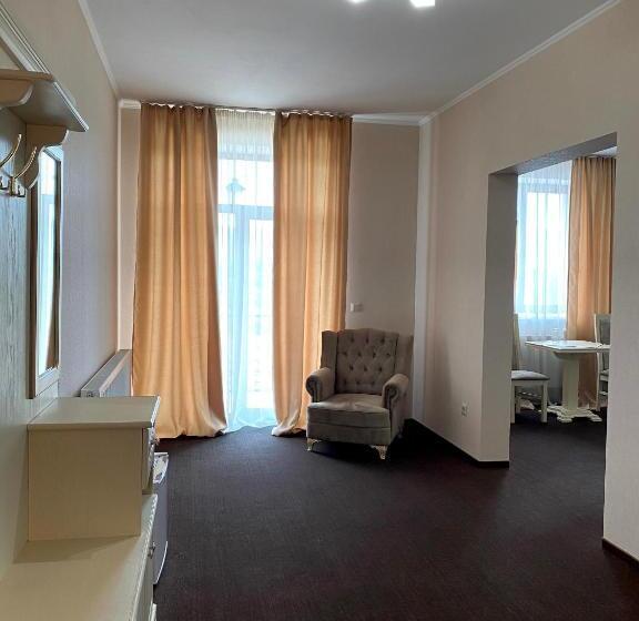 فندق New Continent