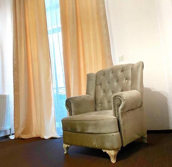 فندق New Continent