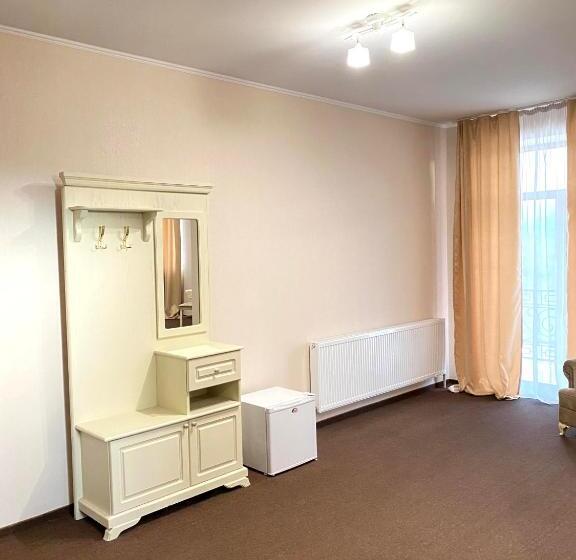 فندق New Continent