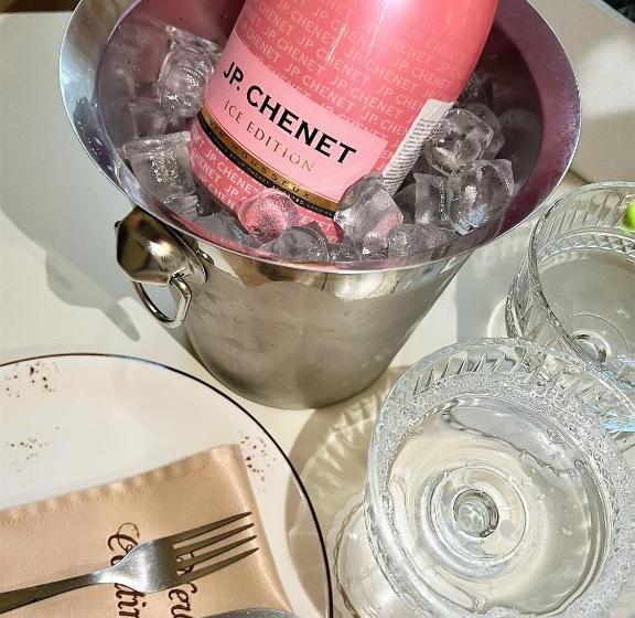 فندق New Continent