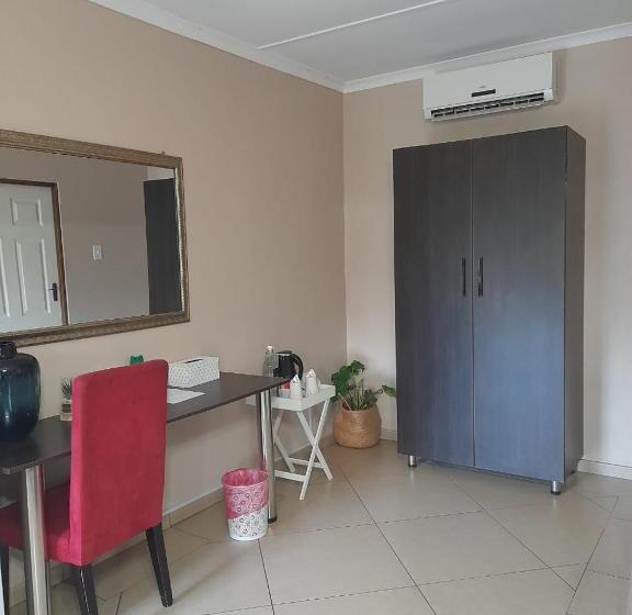 בית מלון כפרי Nongoma Lodge & Inn Cc