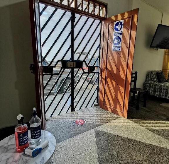 ホテル Nuevo Amanecer