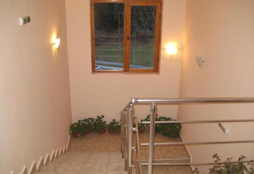 فندق Restaurant Popini Laki