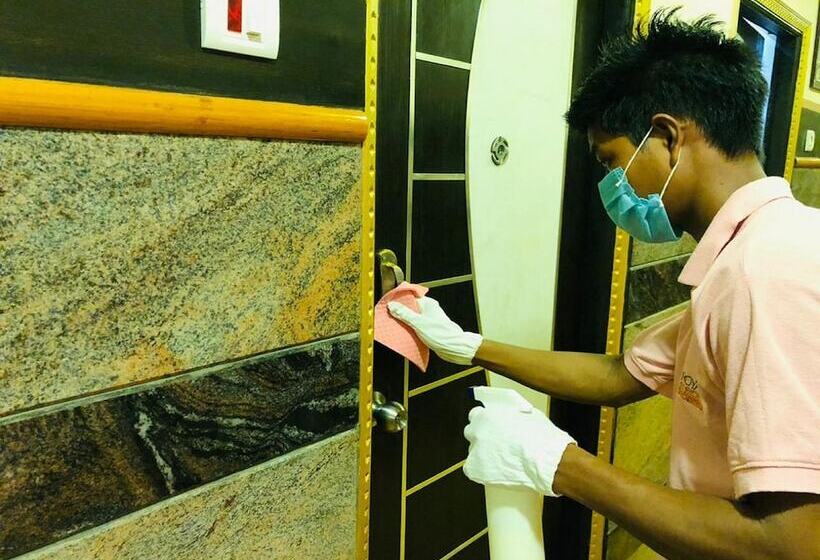 Отель Royal Residency