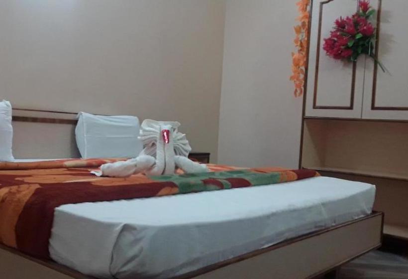 ホテル Saravana Grand