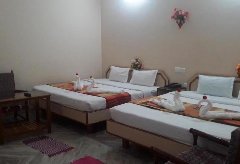 ホテル Saravana Grand