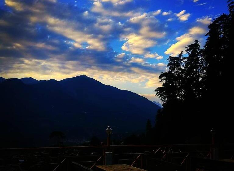 Отель Soham S Chateau De Naggar Manali