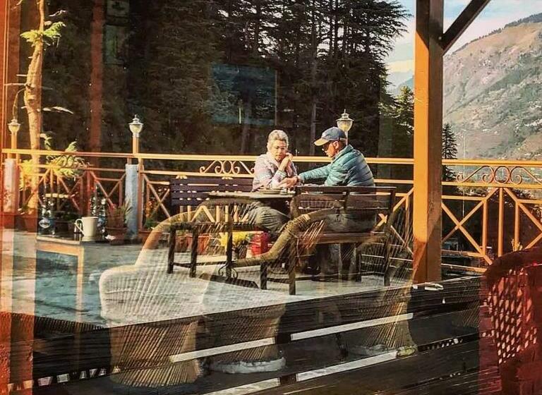 호텔 Soham S Chateau De Naggar Manali