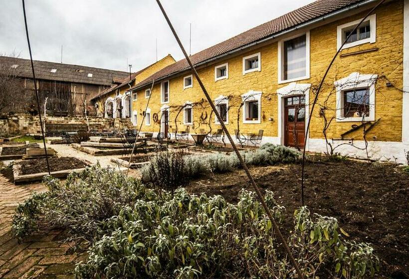 Отель Statek Luníkov