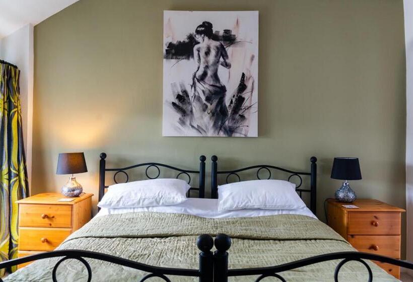 Отель The Bull At Foolow