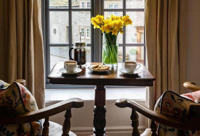 Отель The Bull At Foolow