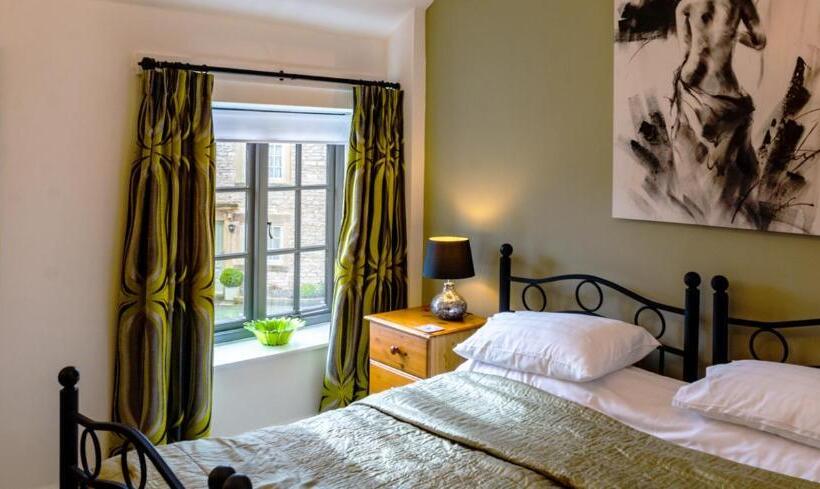 Отель The Bull At Foolow