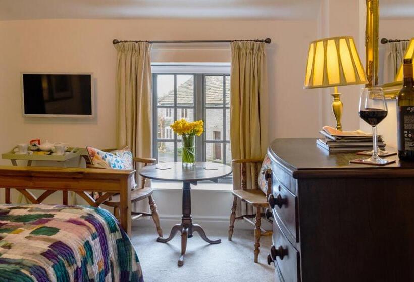 Отель The Bull At Foolow