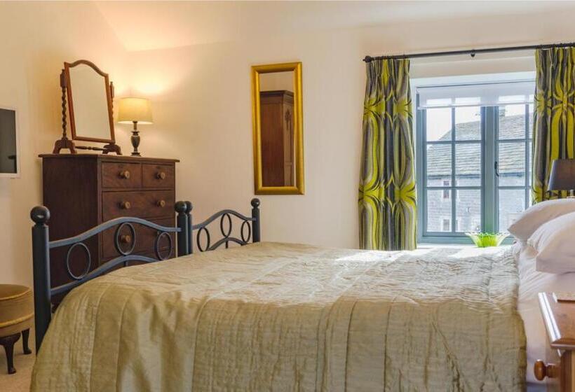 Отель The Bull At Foolow