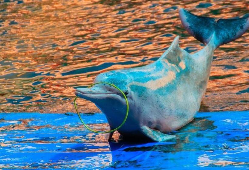 The Pride Hotel At Laemsing