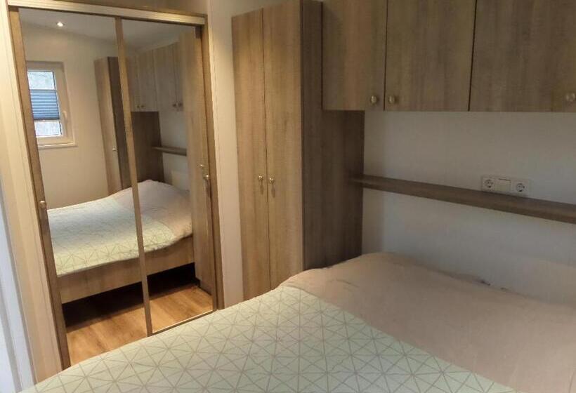 Отель Vakantiepark Camping De Peelpoort