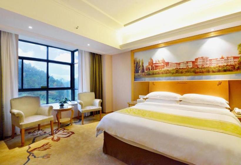 Vienna Hotel Qinzhou North Area Plaza