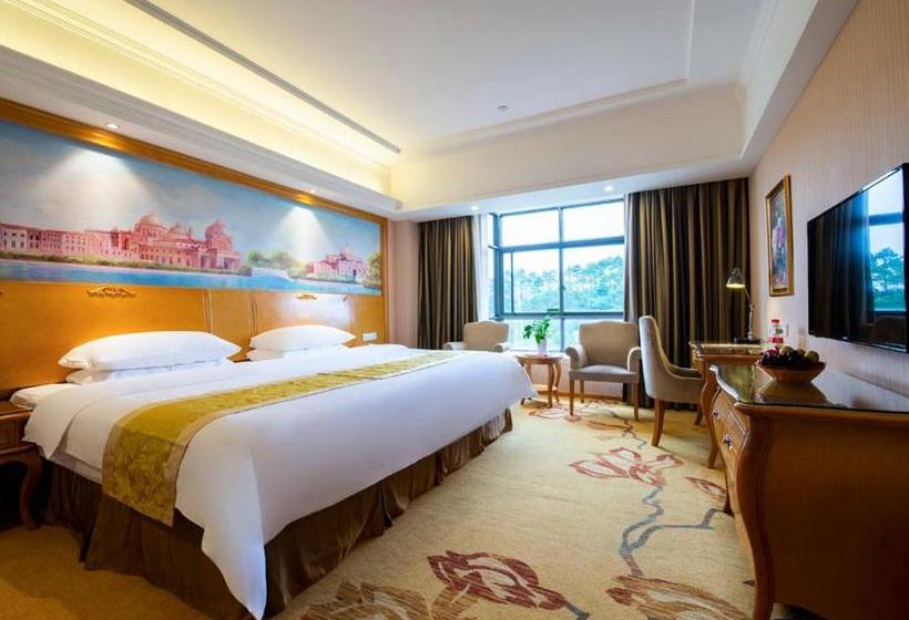 Vienna Hotel Qinzhou North Area Plaza
