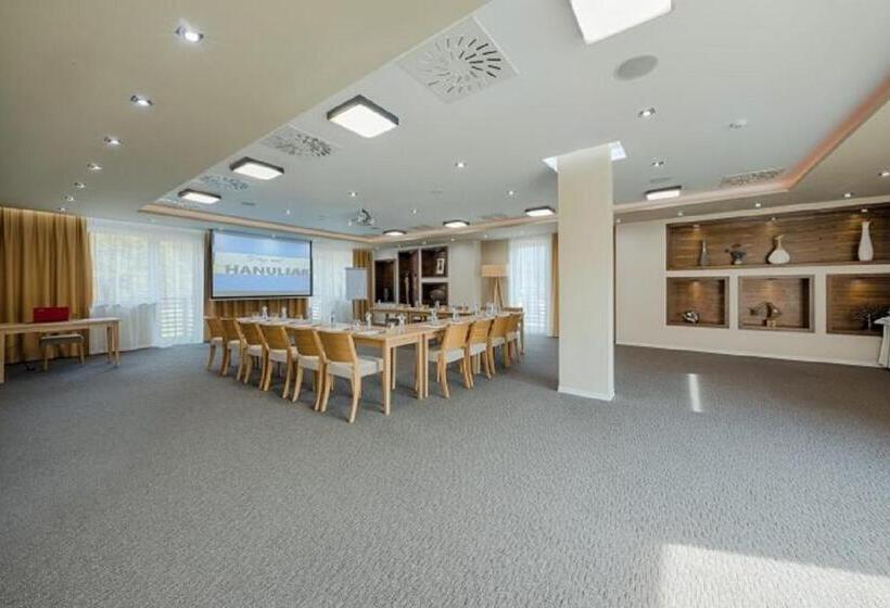 فندق Village Resort Hanuliak