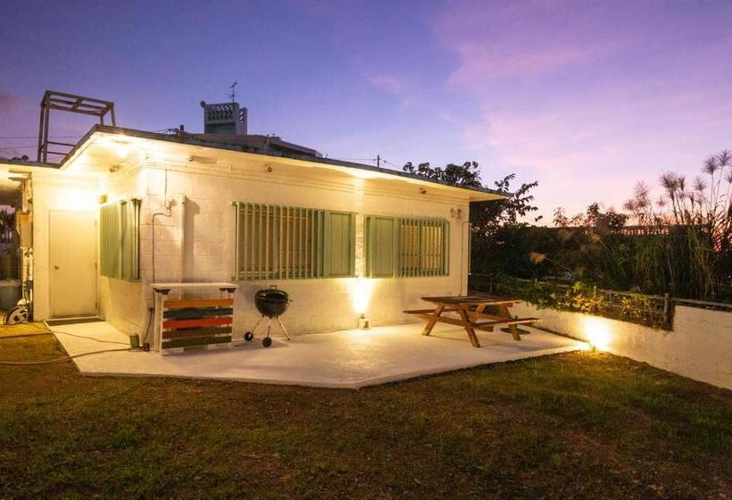 בית מלון כפרי Whale Okinawa