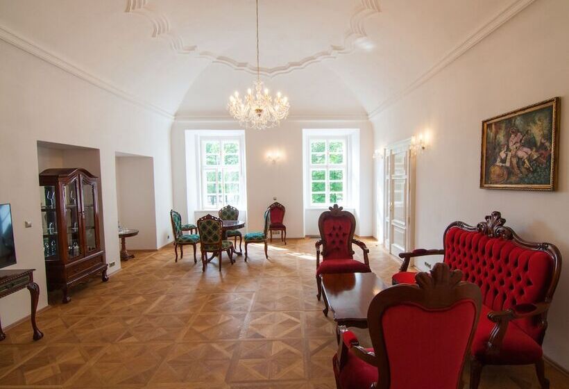 ホテル Zámek Jeseník Nad Odrou