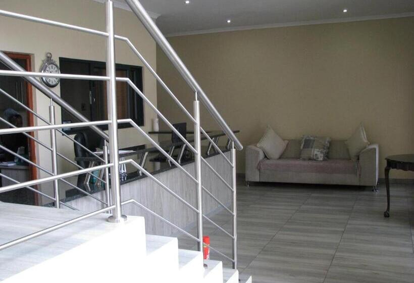 פנסיון 4 Seam Guest House