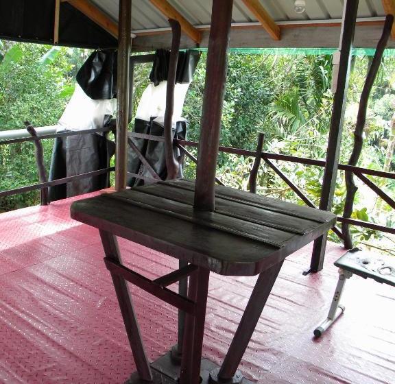 بنسيون Aelam Gardens