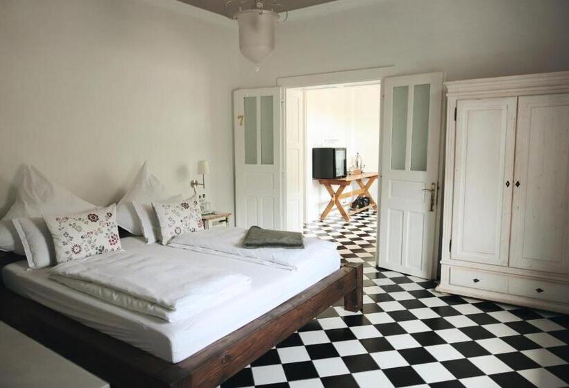 פנסיון Boutique Hotel Le Baron