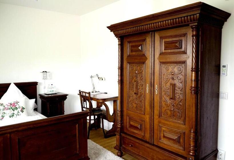 بنسيون Boutique Hotel Le Baron