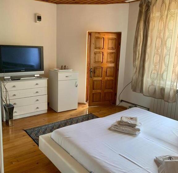 بنسيون Casa Lorena