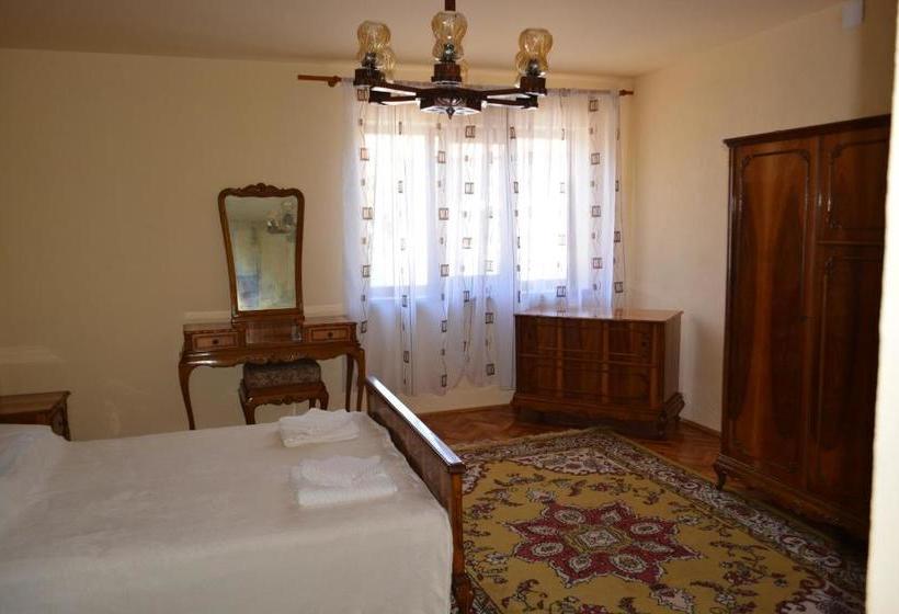 بنسيون Casa Miki