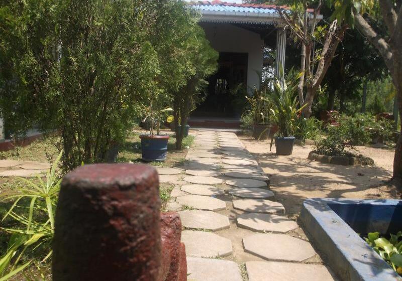 بنسيون Hansika Guest Inn