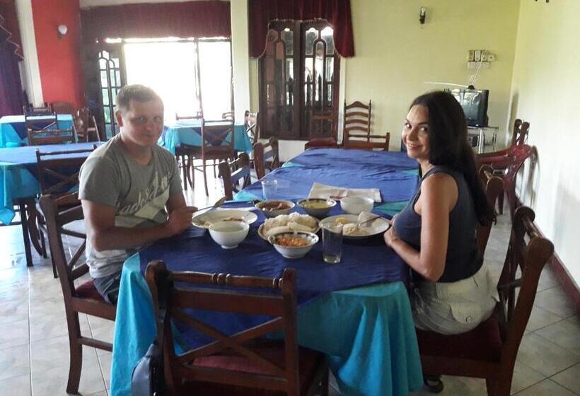 بنسيون Hansika Guest Inn