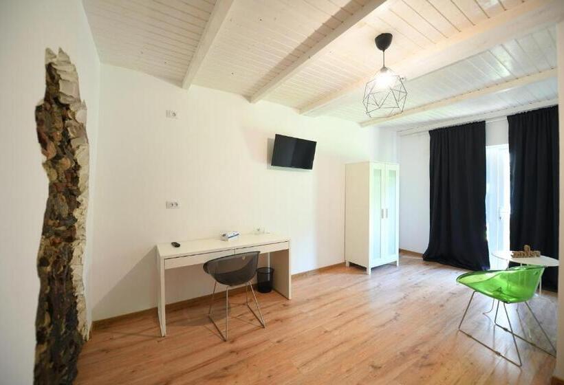 بنسيون La Mosie