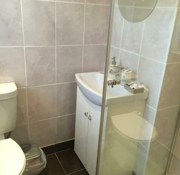 بنسيون Manor Lodge Guesthouse