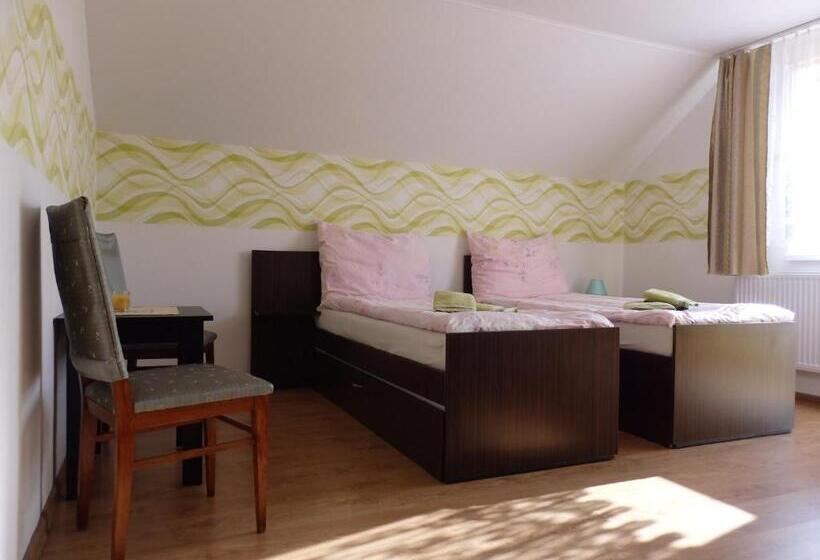 膳宿费 Pivnička Pod čachtickým Hradom