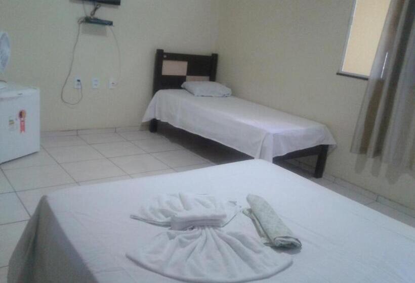 بنسيون Pousada Central